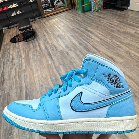 Nike Air Jordan 1 Mid Ice Blue - Picture 5 of 6